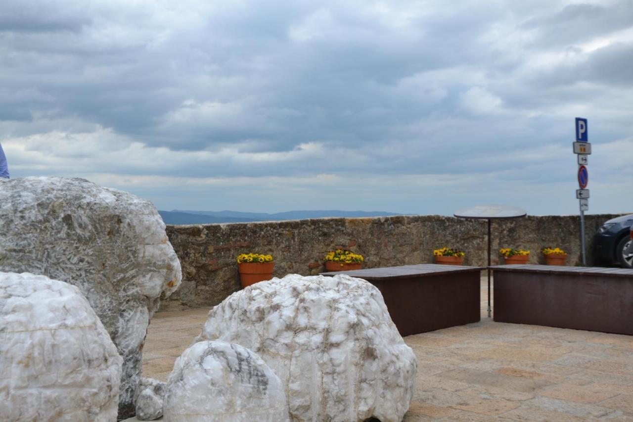 Il Nido Dei Priori Apartment Volterra Luaran gambar